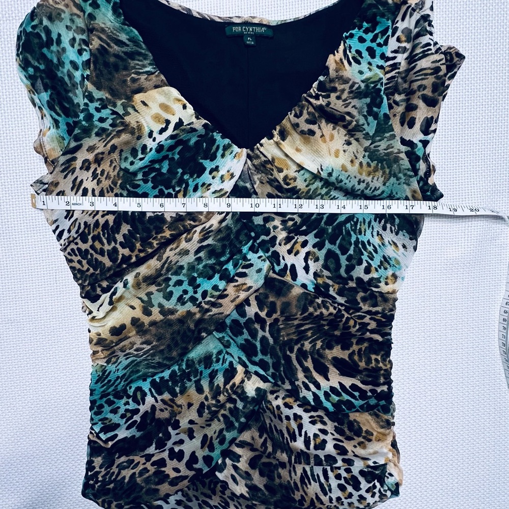 Beautiful blouse petite large size